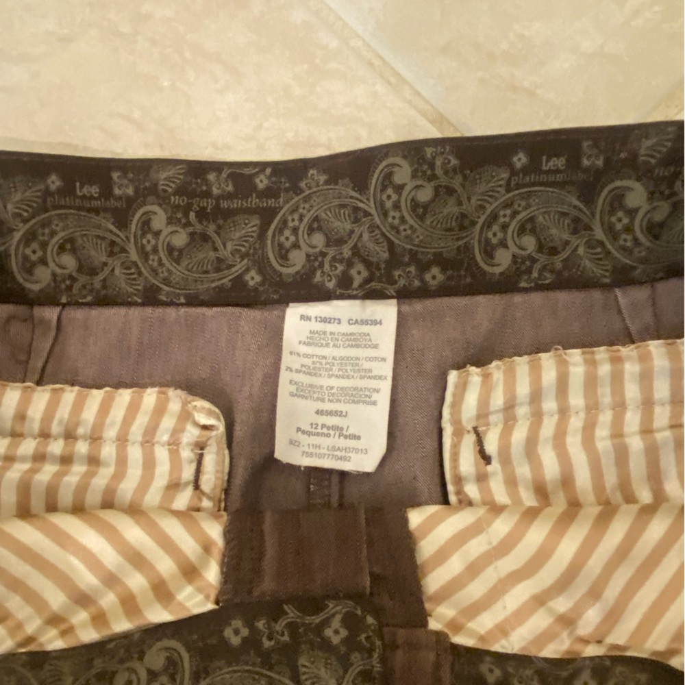 Women’s Lee platinum label no-gap waistband. 12 petite.